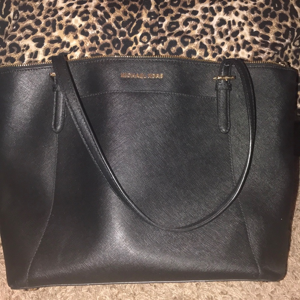 Micheal kors tote